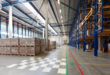 Jak wyposażyć magazyn sklepu internetowego